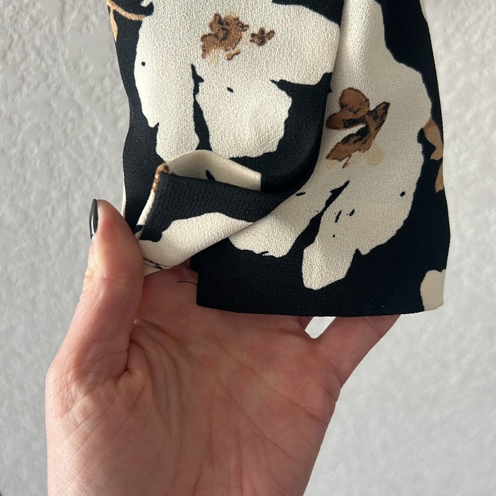 Womens loft size small open blazer. Black with cream flowers - Picture 5 of 8